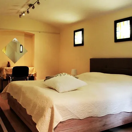 Nattache Studio Apartment Basment Zagabria Esterno foto