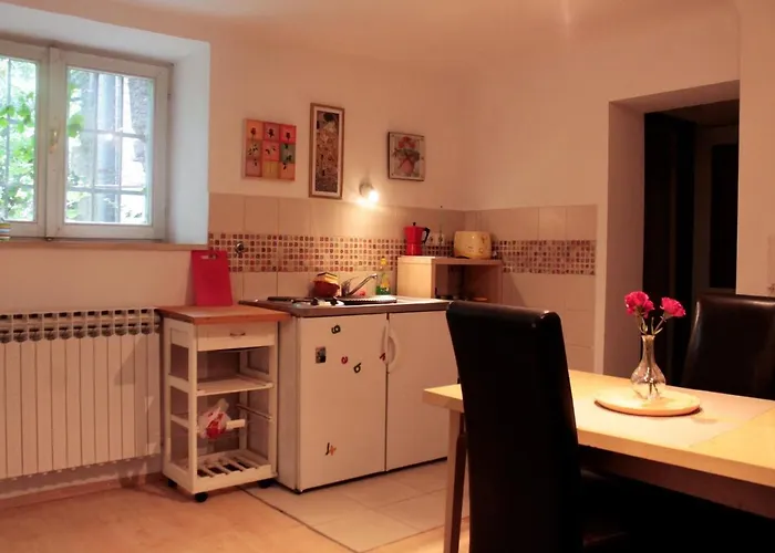 Nattache Studio Apartment Basment