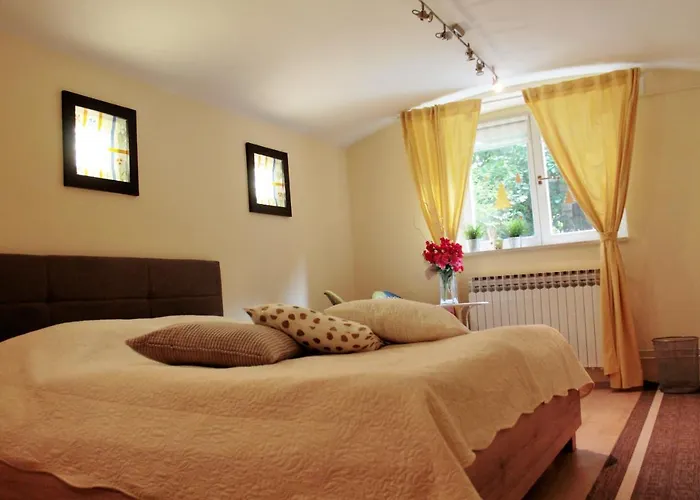 Nattache Studio Apartment Basment